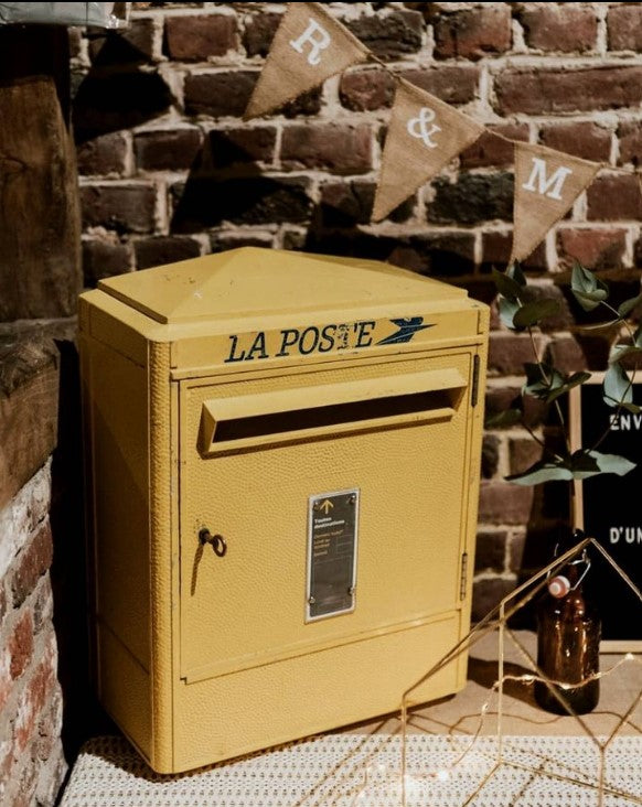 Boîte aux lettres de La Poste, Boîte aux lettres de La Post…